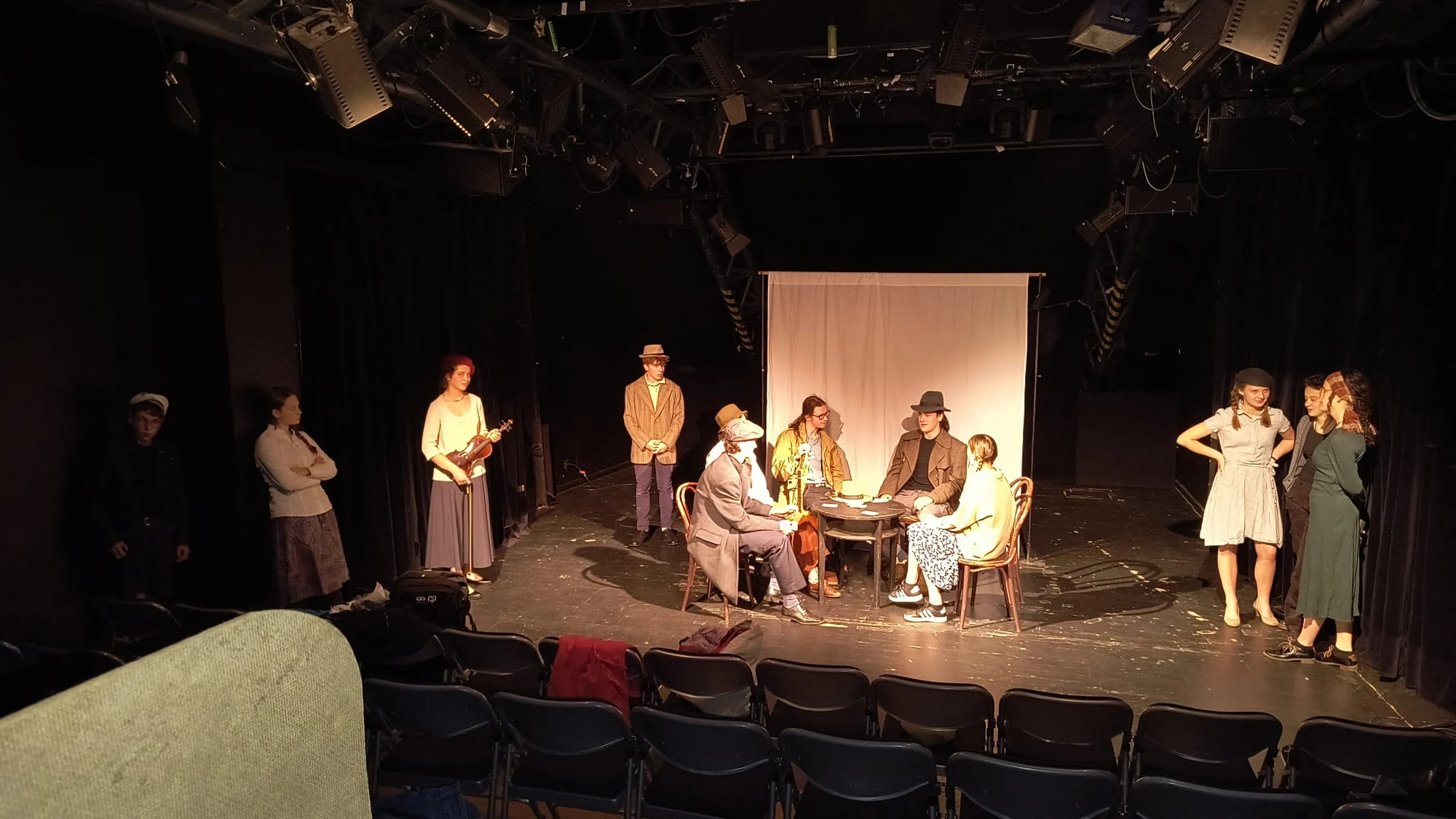 Young actors performing Já to zařídím, a play about Milena Grenfell-Baines