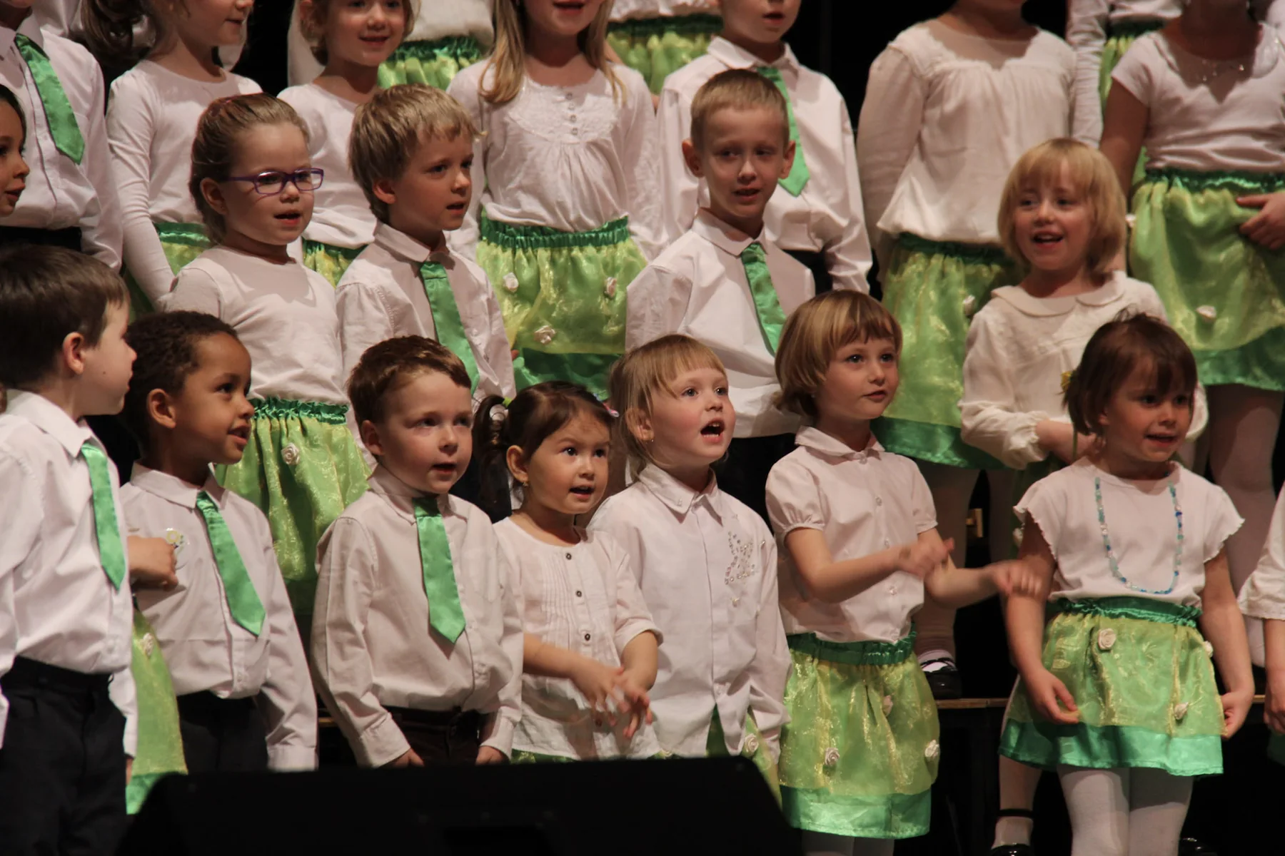 Children performing together in the Osmikvítek choir