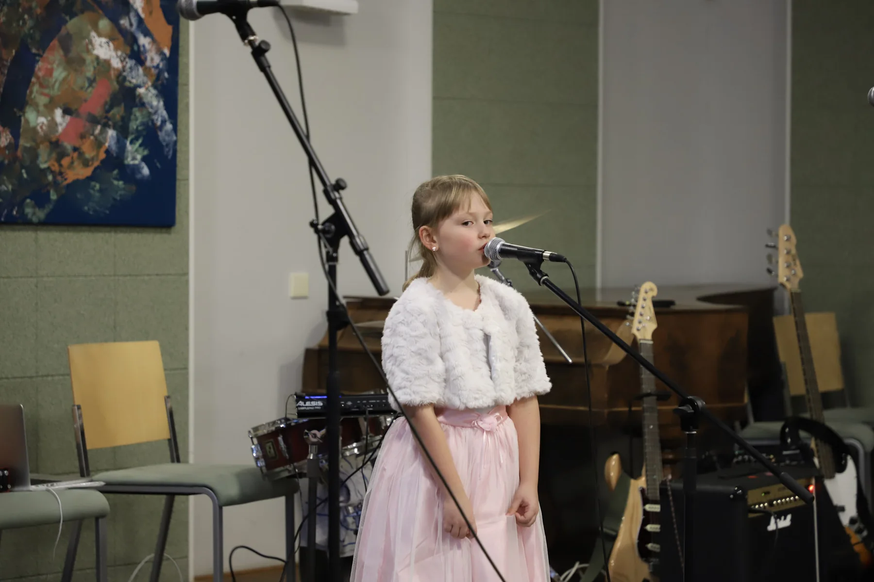 Magdaléna singing in a rehearsal room