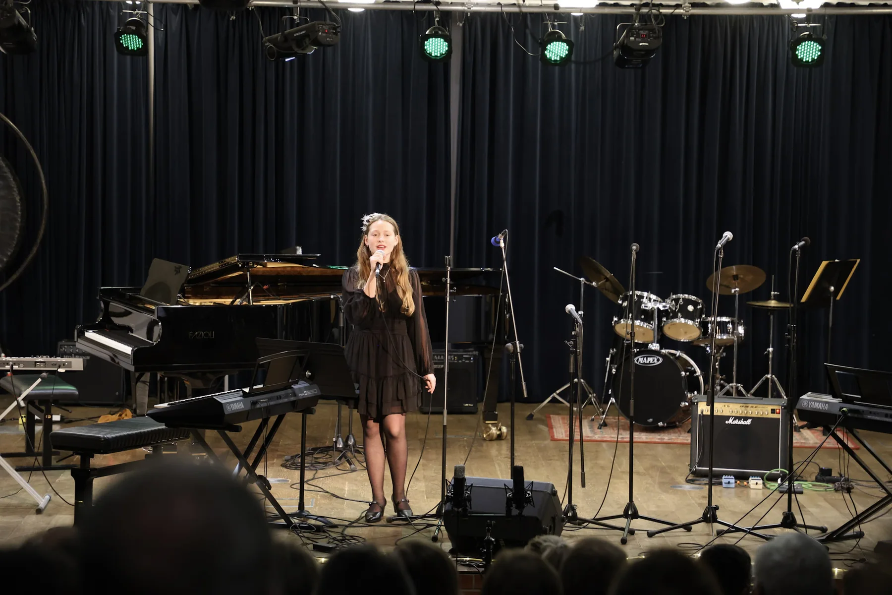 Magdaléna singing on stage